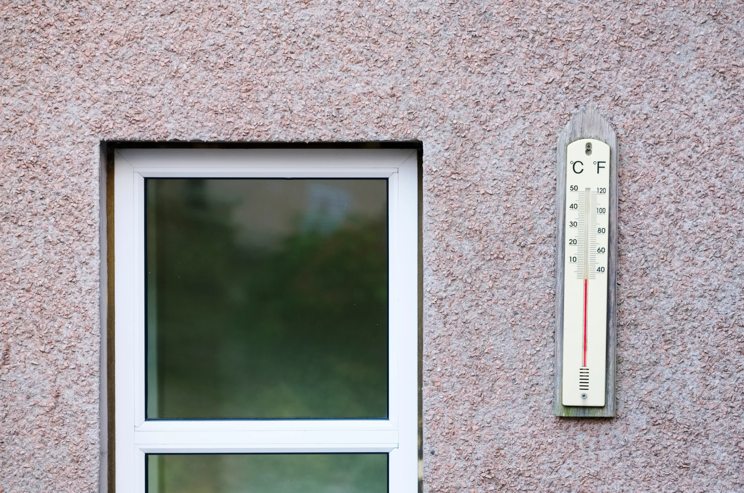 Temperature gauge showing ideal painting weather